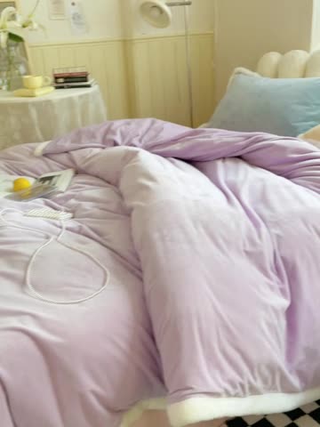 91家纺网 家纺一手货源 找家纺 圆岛家新品纺撞色混搭马卡龙ins慢热风冬款暖绒四件套 香芋紫-枕套黄拼蓝＋床单樱花粉