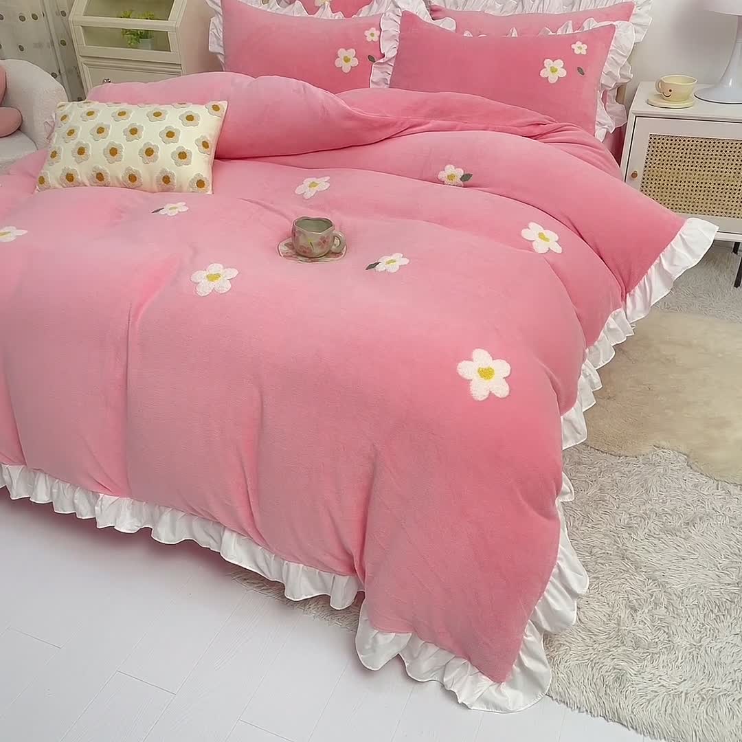 91家纺网 家纺一手货源 找家纺 2021 梦之岛 新款牛奶绒毛巾绣四件套 小雏菊-粉