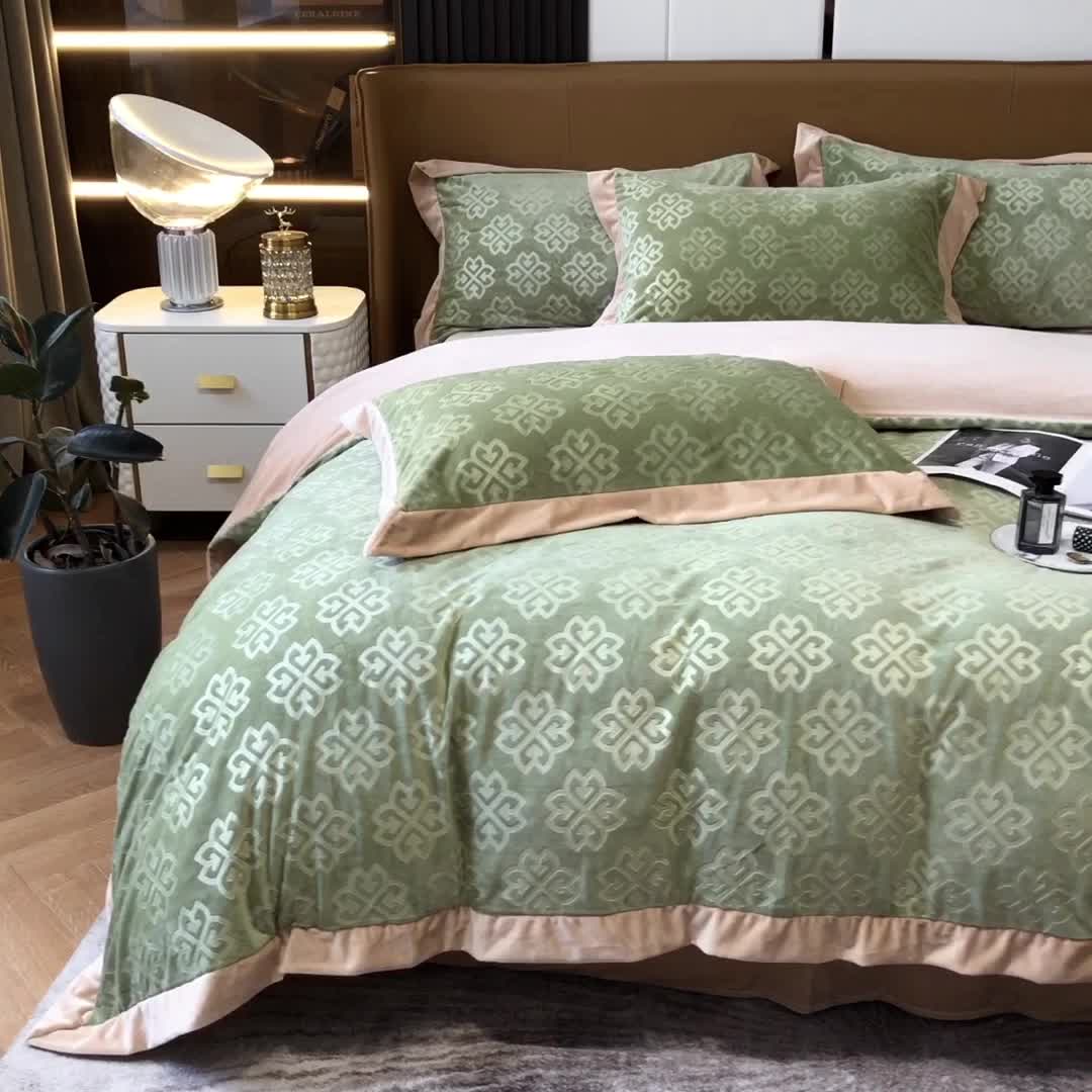 91家纺网 家纺一手货源 找家纺 爱缦2021格调系列实拍230克婴儿绒四件套 迷雾绿