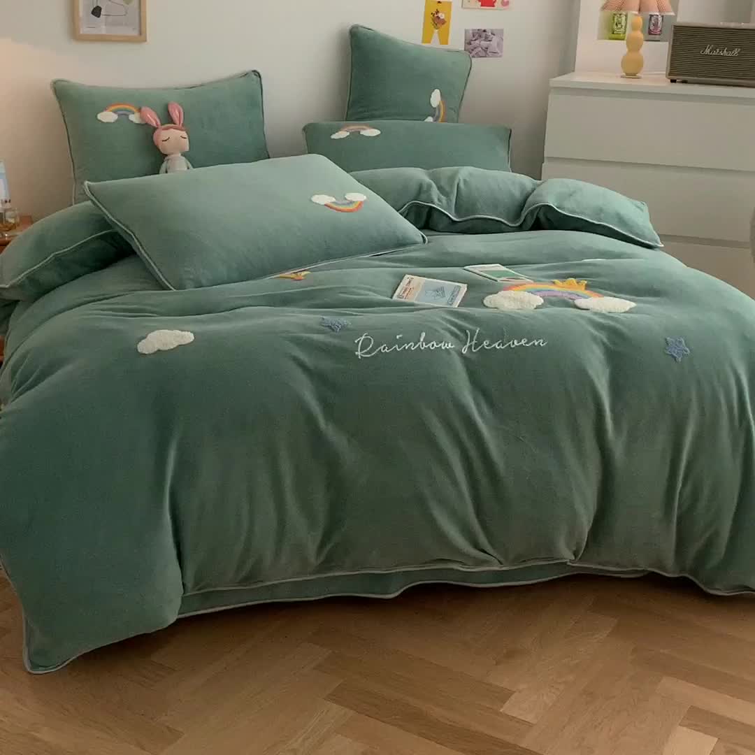 91家纺网 家纺一手货源 找家纺 绒兔兔 2021秋冬牛奶绒毛巾绣韩版床裙床单四件套 七彩云-青绿