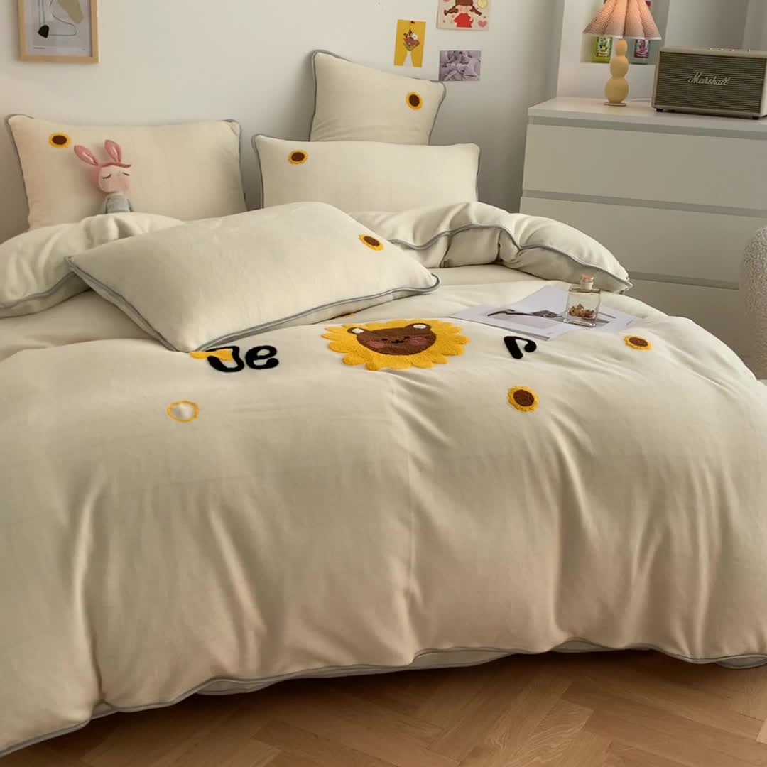 91家纺网 家纺一手货源 找家纺 绒兔兔 2021秋冬牛奶绒毛巾绣韩版床裙床单四件套 向日葵-米色