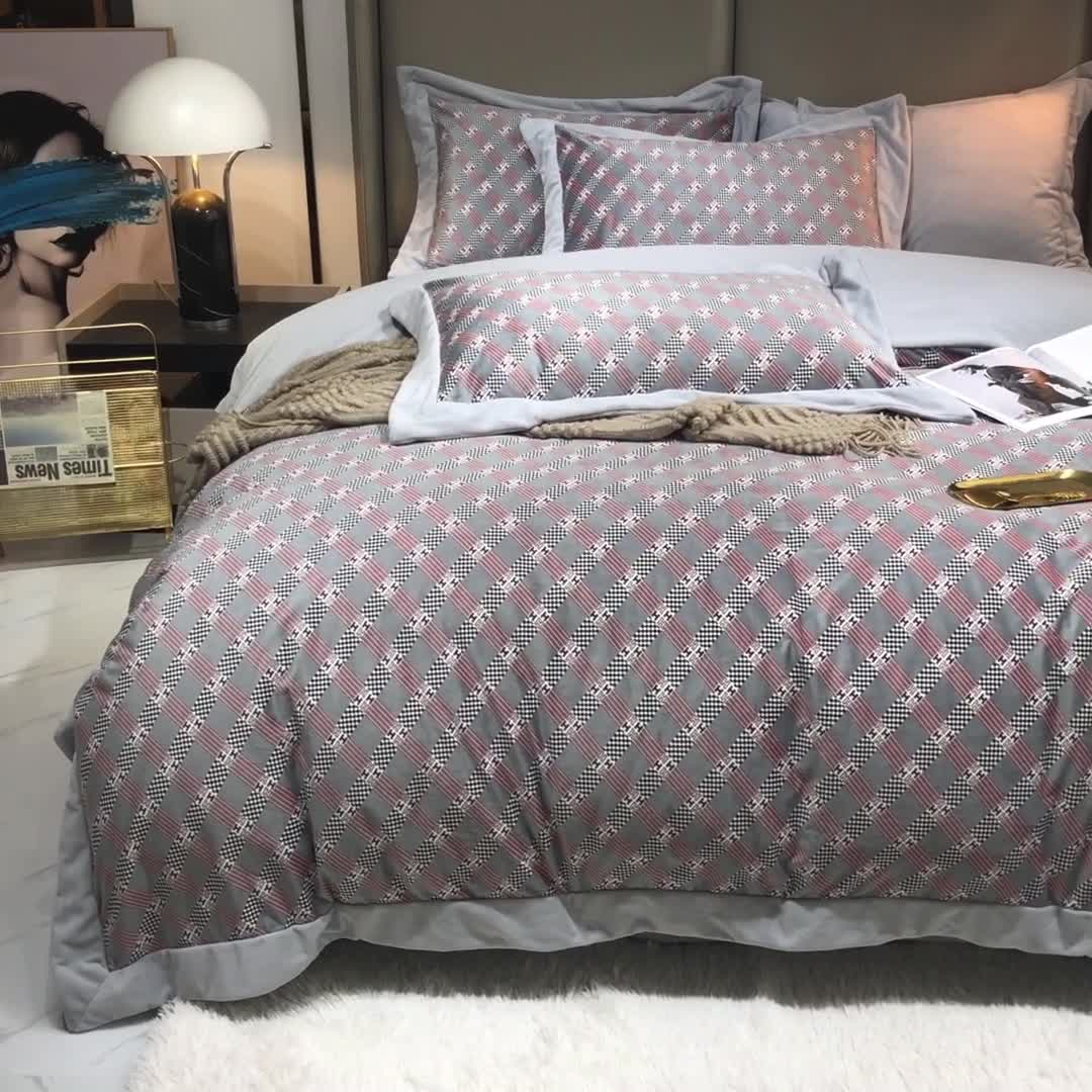 91家纺网 家纺一手货源 找家纺 米奈 2021新款高克重婴儿绒印花四件套 贝达-灰