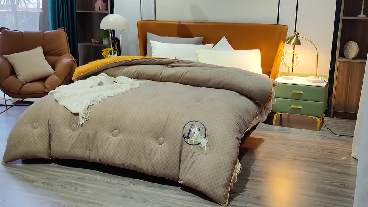 91家纺网 家纺一手货源 找家纺 丽卡家纺  2023新款格林冬被 咖啡色