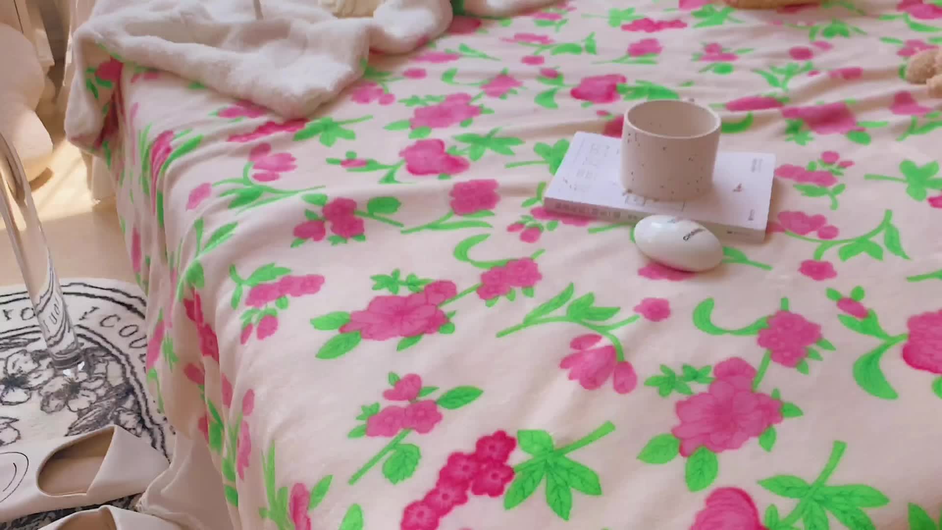 91家纺网 家纺一手货源 找家纺 顾里 2021新款ins网红少女心暖肤羊羔绒毯实拍图春系玫花