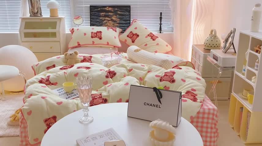 91家纺网 家纺一手货源 找家纺 顾里家纺2021新款ins韩国高端保暖牛奶绒四件套爱心熊仔