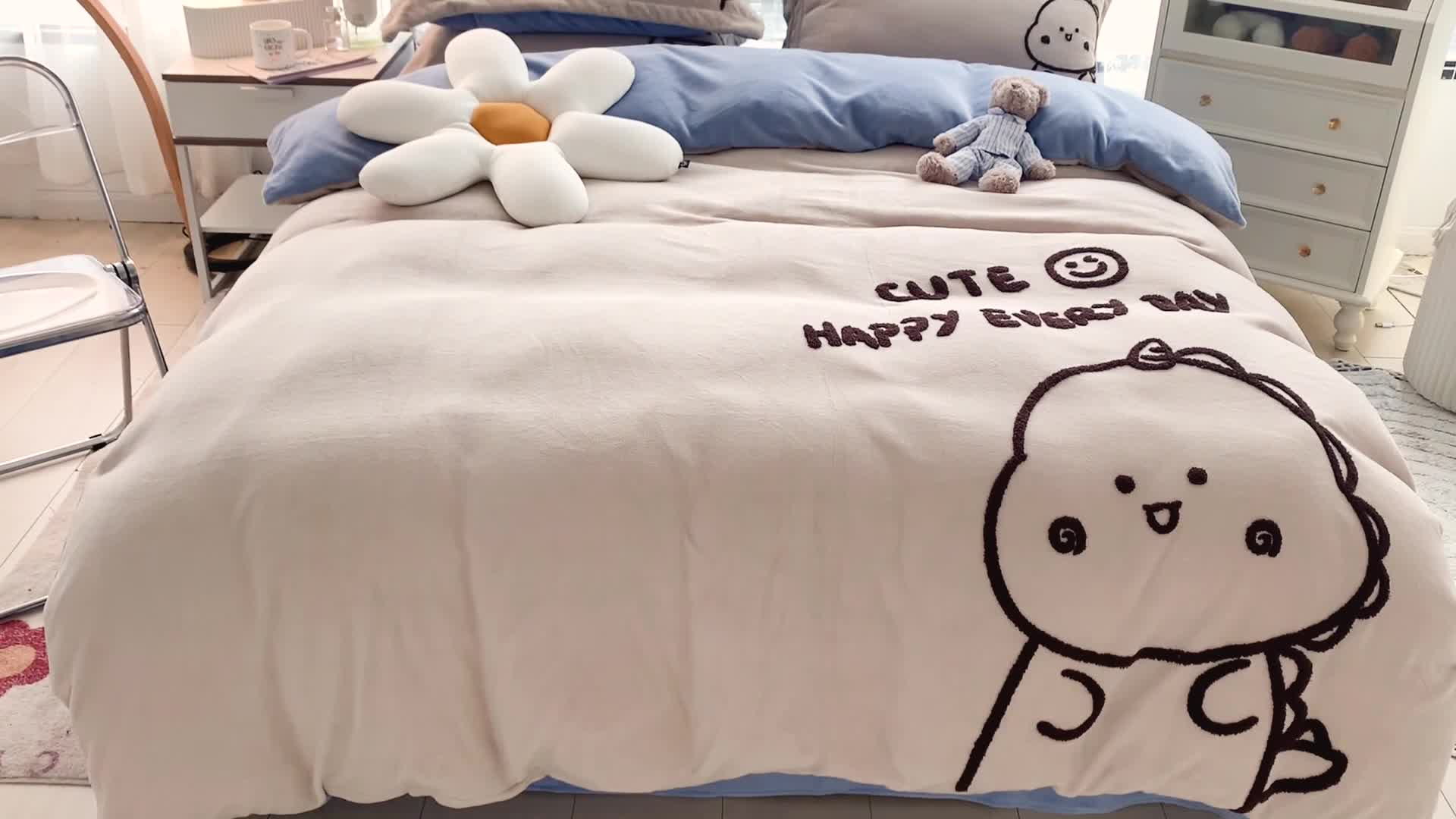 91家纺网 家纺一手货源 找家纺 朵希曼 2023新款牛奶绒毛巾绣四件套 恐龙宝贝-浅驼