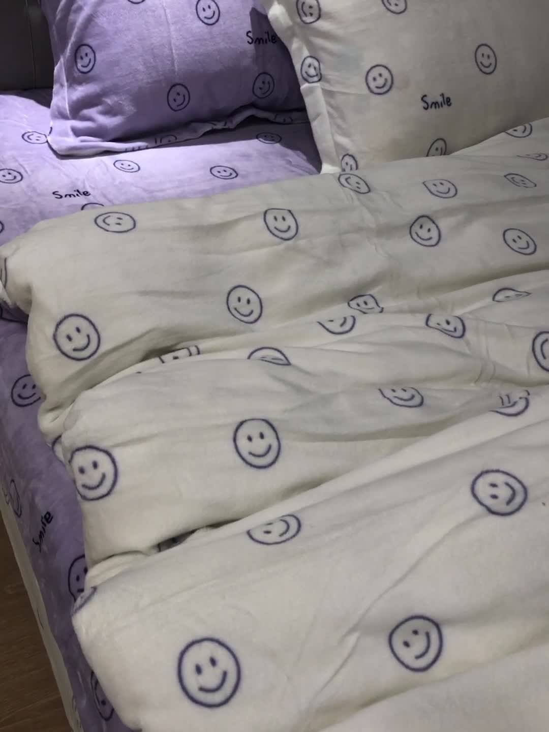91家纺网 家纺一手货源 找家纺 棉生活 2021新款小清新牛奶绒四件套 小小笑脸