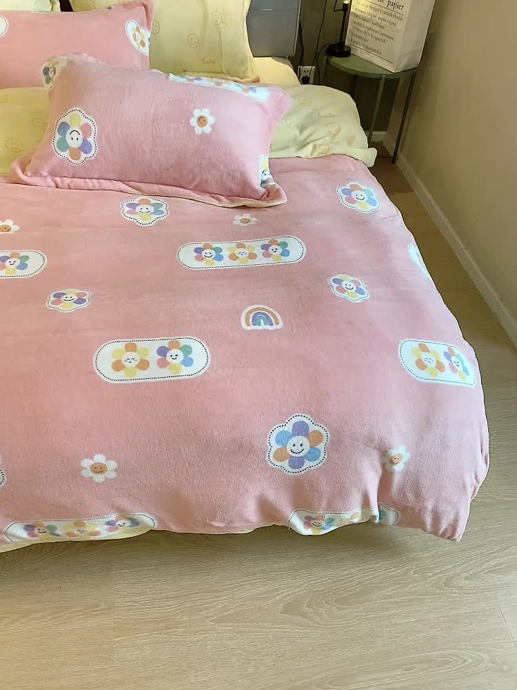 91家纺网 家纺一手货源 找家纺 棉生活 2021新款小清新牛奶绒四件套 花花笑脸粉