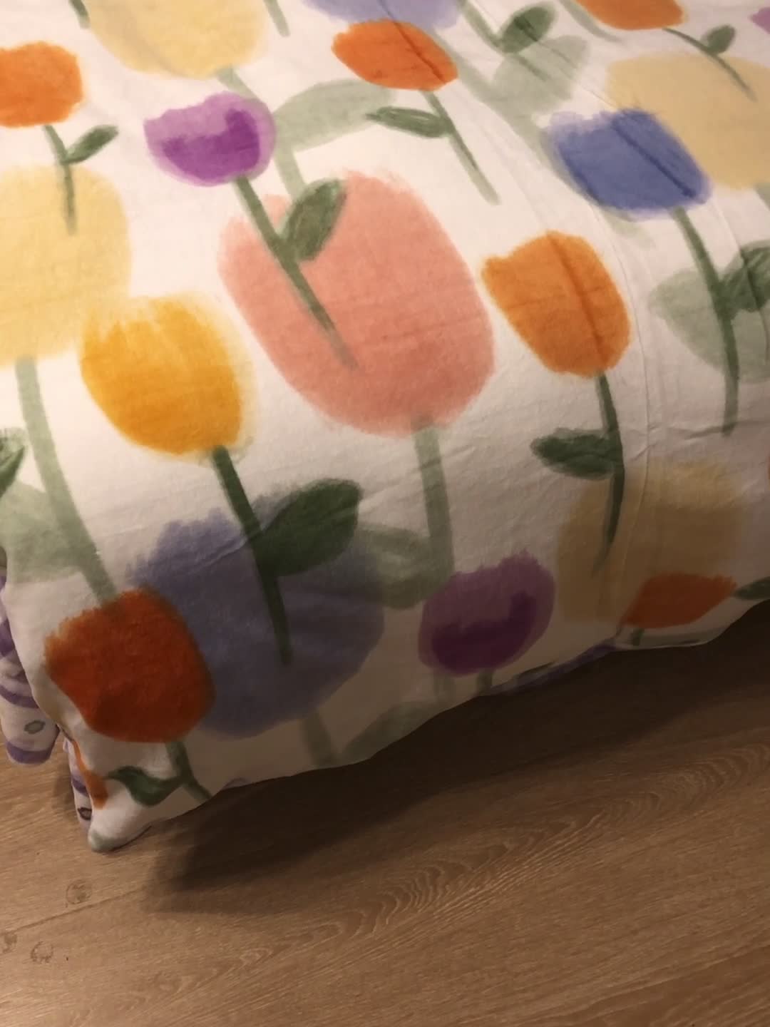 91家纺网 家纺一手货源 找家纺 棉生活 2021新款小清新牛奶绒四件套 彩色郁金香