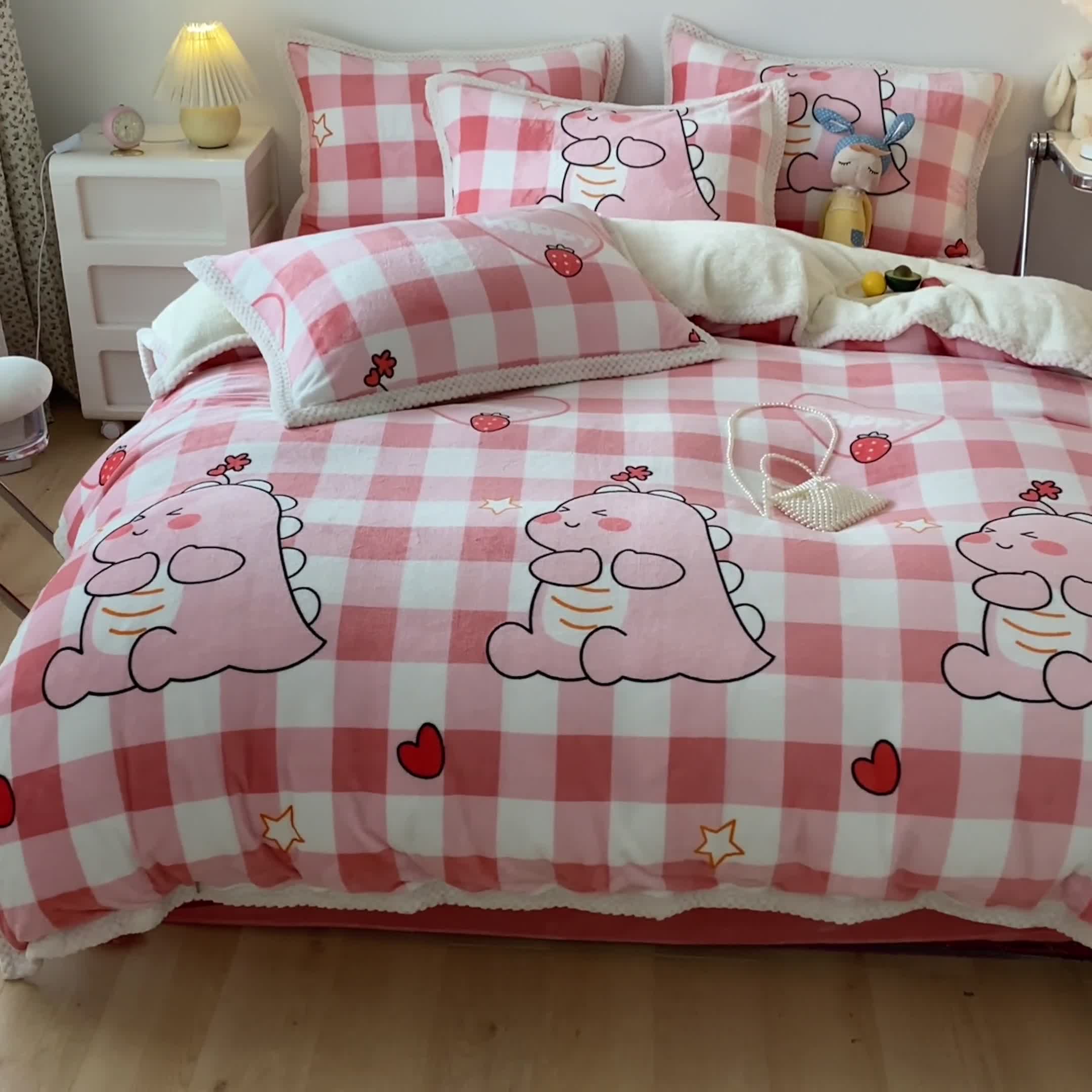 91家纺网 家纺一手货源 找家纺 琪格格 2022大包边保暖四件套 A牛奶绒B兔兔绒-萌趣恐龙