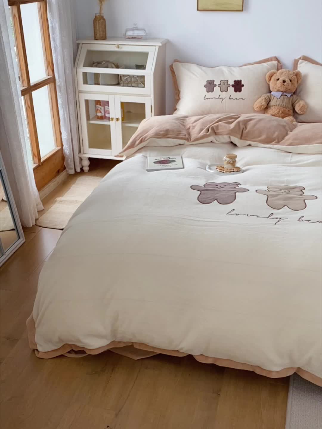 91家纺网 家纺一手货源 找家纺 （总）星期八2021新款三只熊牛奶绒四件套水晶法莱绒套件直播