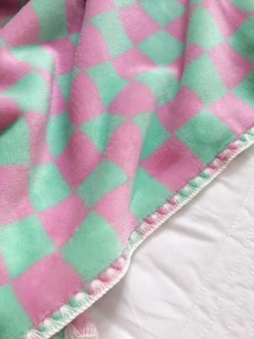 91家纺网 家纺一手货源 找家纺 （总）洋铭区 2021冬季新品棋盘格双色牛奶绒毯子