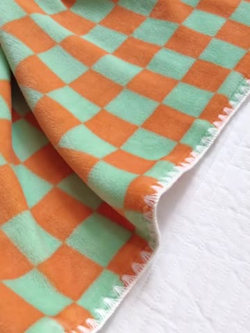 91家纺网 家纺一手货源 找家纺 洋铭区 2021冬季新品棋盘格双色牛奶绒毯子 蜜柚橘