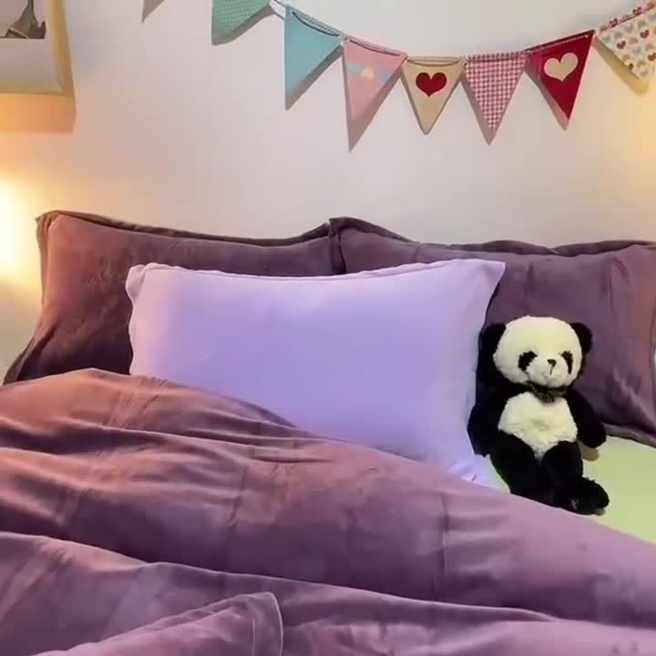 91家纺网 家纺一手货源 找家纺 优彩 2021新款高克重纯色混搭牛奶绒四件套 葡萄紫