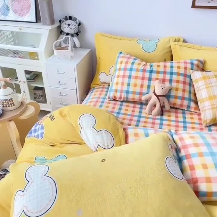 91家纺网 家纺一手货源 找家纺 优彩  2021新款200克高克重印花牛奶绒四件套 米奇格