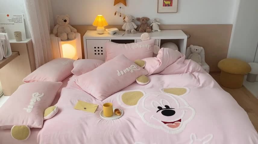 91家纺网 家纺一手货源 找家纺 朗莎家纺 2021新款毛巾绣牛奶绒四件套 米奇粉