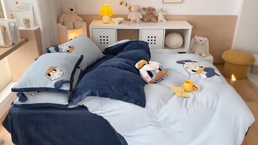 91家纺网 家纺一手货源 找家纺 朗莎家纺 2021新款贴布绣牛奶绒四件套 唐老鸭