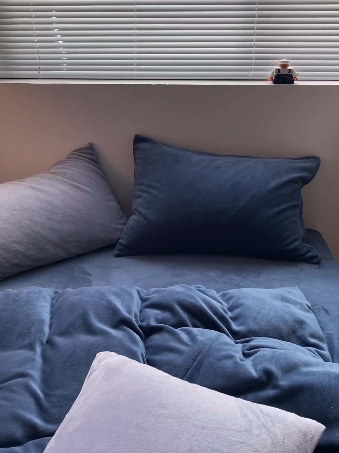 91家纺网 家纺一手货源 找家纺 棉眠 2021新款秋冬纯色牛奶绒四件套 冰岛蓝+雾霾蓝灰