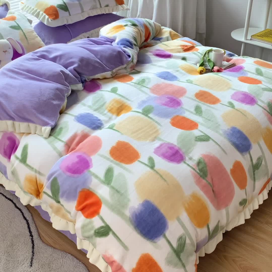 91家纺网 家纺一手货源 找家纺 眠帛 2021新款小清新花边款牛奶绒四件套 彩色郁金香