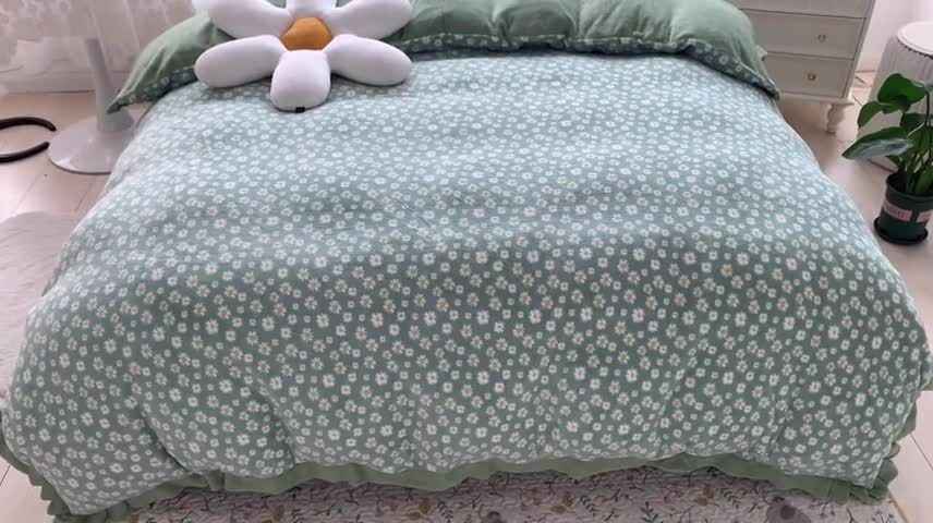 91家纺网 家纺一手货源 找家纺 金爱家 2021新款高克重牛奶绒四件套 小雏菊绿