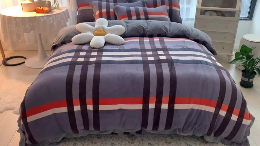 91家纺网 家纺一手货源 找家纺 金爱家 2021新款高克重牛奶绒四件套 大格蓝灰