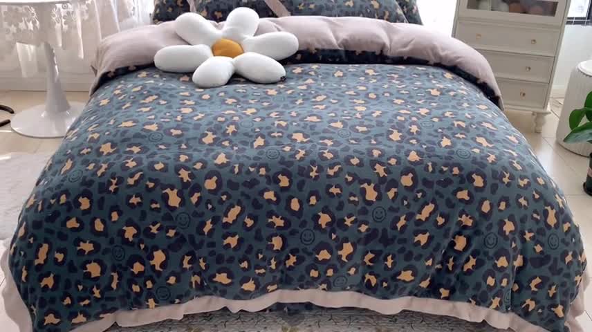 91家纺网 家纺一手货源 找家纺 金爱家 2021新款高克重牛奶绒四件套 豹纹绿