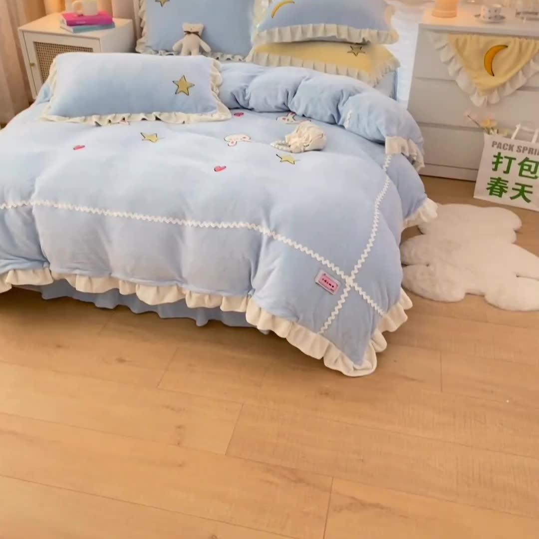 91家纺网 家纺一手货源 找家纺 安哆啦2021新款230g毛巾绣牛奶绒花边四件套萌萌兔海盐蓝