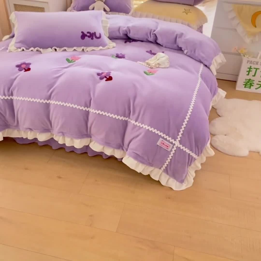 91家纺网 家纺一手货源 找家纺 安哆啦2021新款230g毛巾绣牛奶绒花边四件套小花花香芋紫