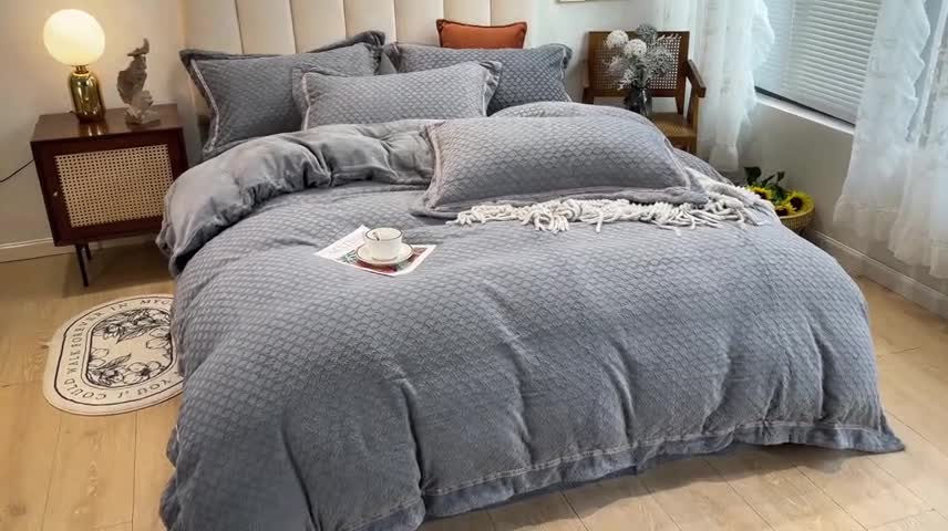 91家纺网 家纺一手货源 找家纺 金爱家2021新款荷叶边立体雕花绒暖绒四件套 灰