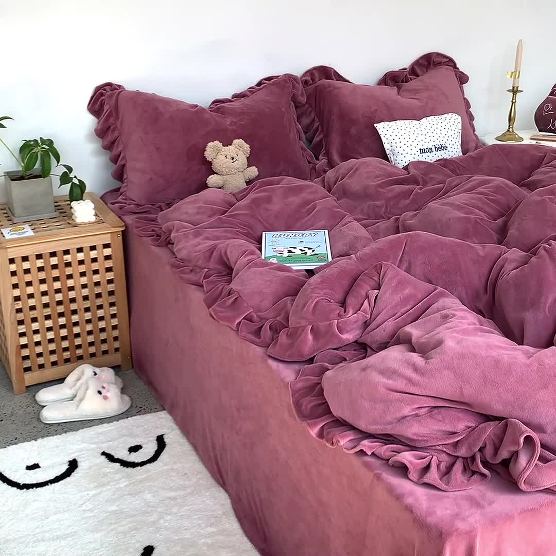 91家纺网 家纺一手货源 找家纺 六巷胡同 2021秋冬新品韩式荷叶边牛奶绒ins纯色四件套 酒红色