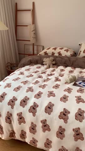 91家纺网 家纺一手货源 找家纺 时年家纺 2021新款牛奶绒印花系列四件套 熊仔仔米