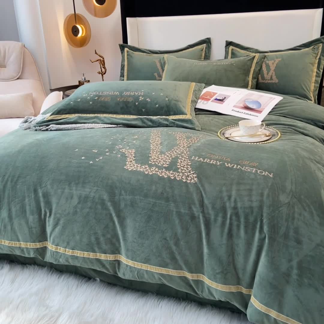 91家纺网 家纺一手货源 找家纺 2021新款高克重婴儿绒轻奢风刺绣四件套 ｖ－ｌｏｖｅ宝石绿