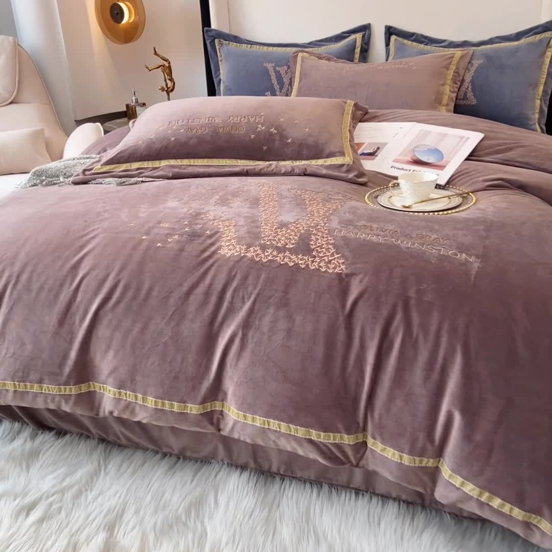 91家纺网 家纺一手货源 找家纺 2021新款高克重婴儿绒轻奢风刺绣四件套 ｖ－ｌｏｖｅ咖啡色