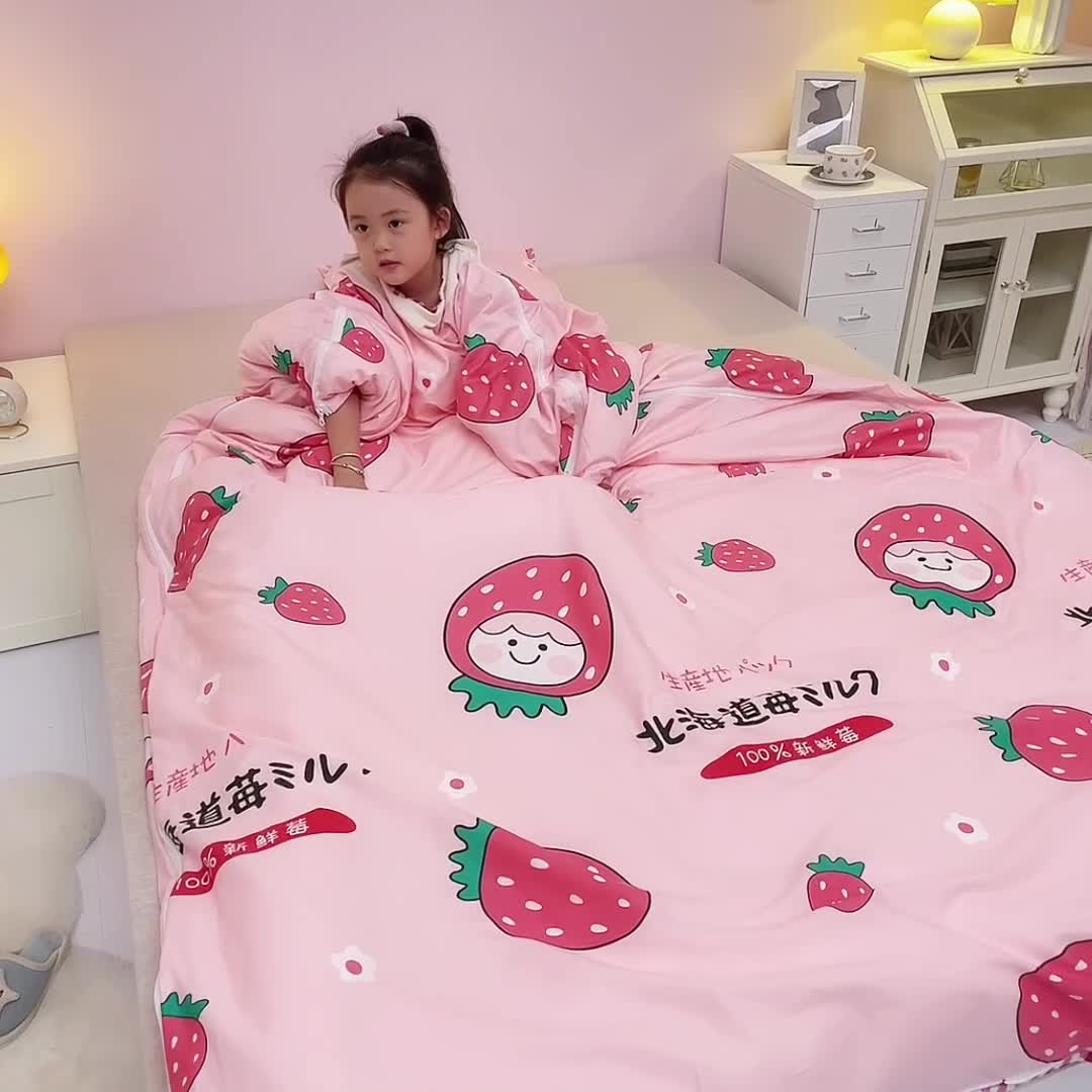 91家纺网 家纺一手货源 找家纺 吉咪兔家纺 2022新款全棉卡通大童睡袋防踢被 大草莓