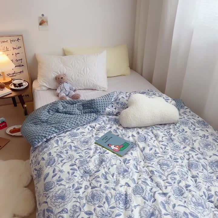 91家纺网 家纺一手货源 找家纺 星期八2021新款豆豆被冬被 山茶花蓝