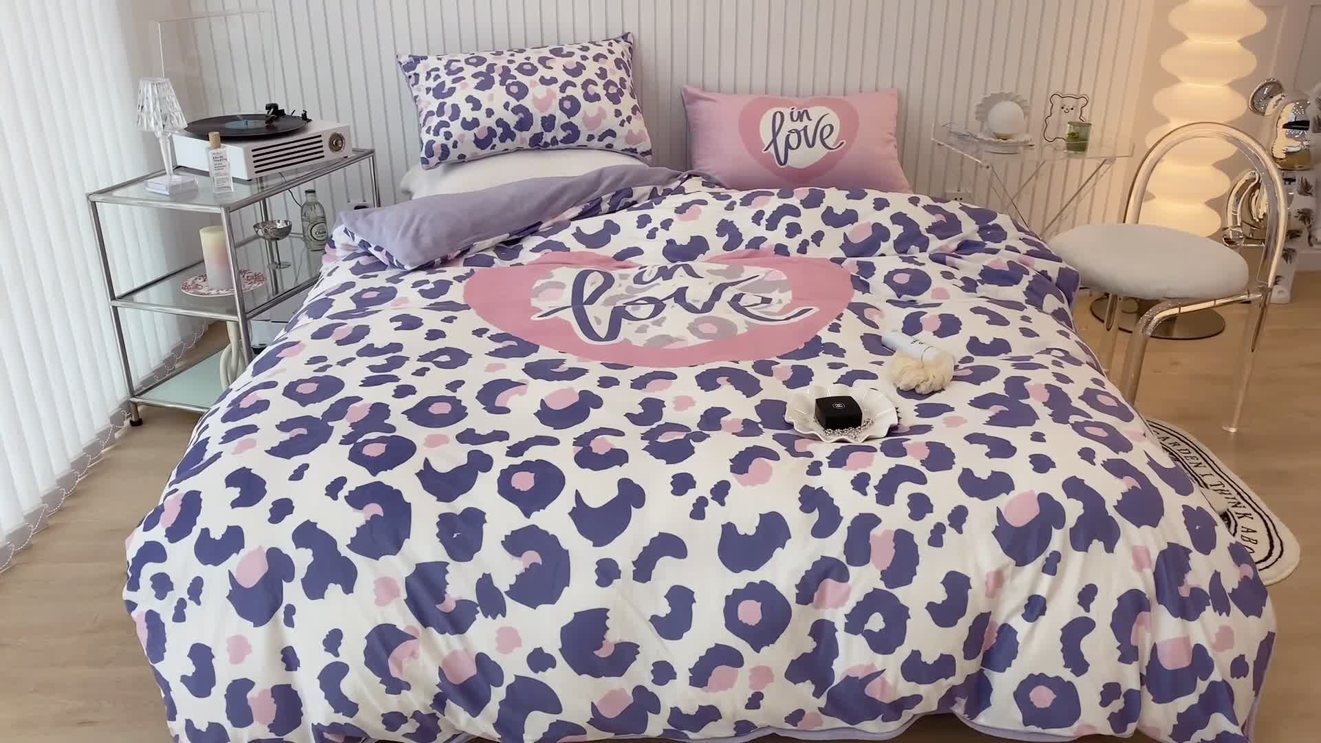 91家纺网 家纺一手货源 找家纺 昔可家纺 2021新款大版宝宝牛奶绒四件套 爱心豹纹