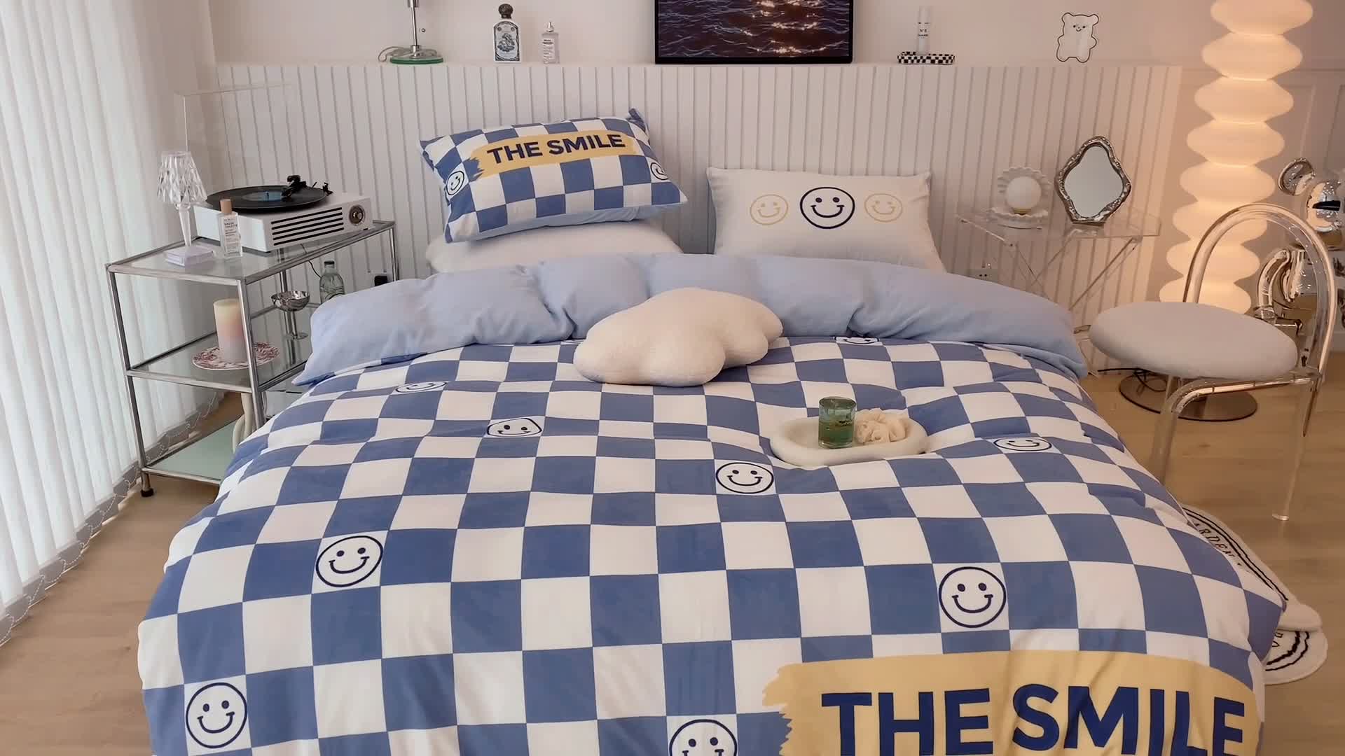 91家纺网 家纺一手货源 找家纺 昔可家纺 2021新款大版宝宝牛奶绒四件套 蓝色棋盘笑脸