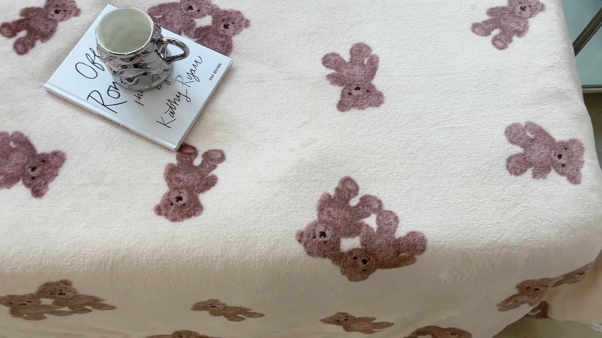 91家纺网 家纺一手货源 找家纺 昔可家纺 2021新款牛奶羊羔绒印花毯 泰迪比熊