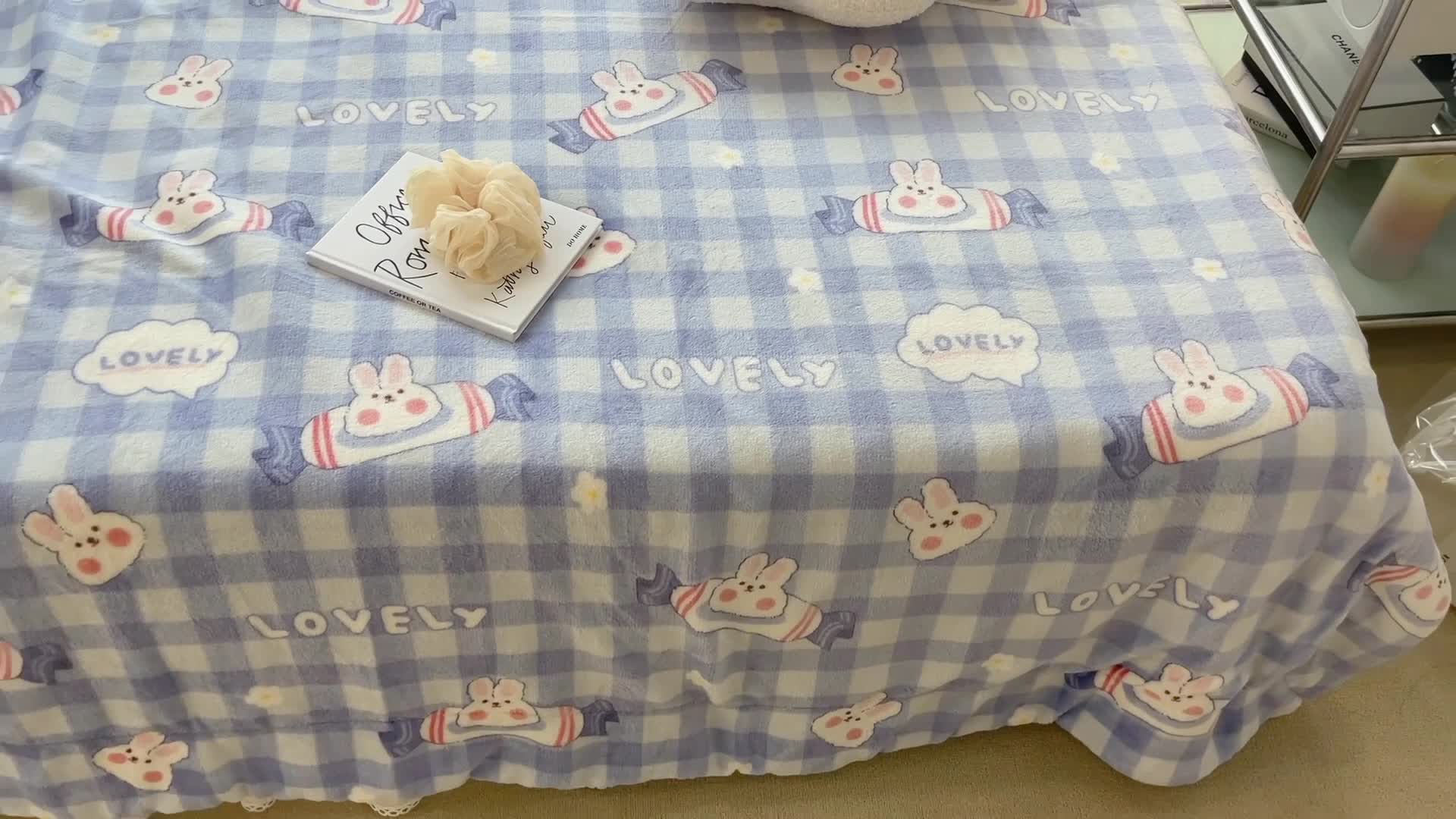 91家纺网 家纺一手货源 找家纺 昔可家纺 2021新款牛奶羊羔绒印花毯 兔兔奶糖