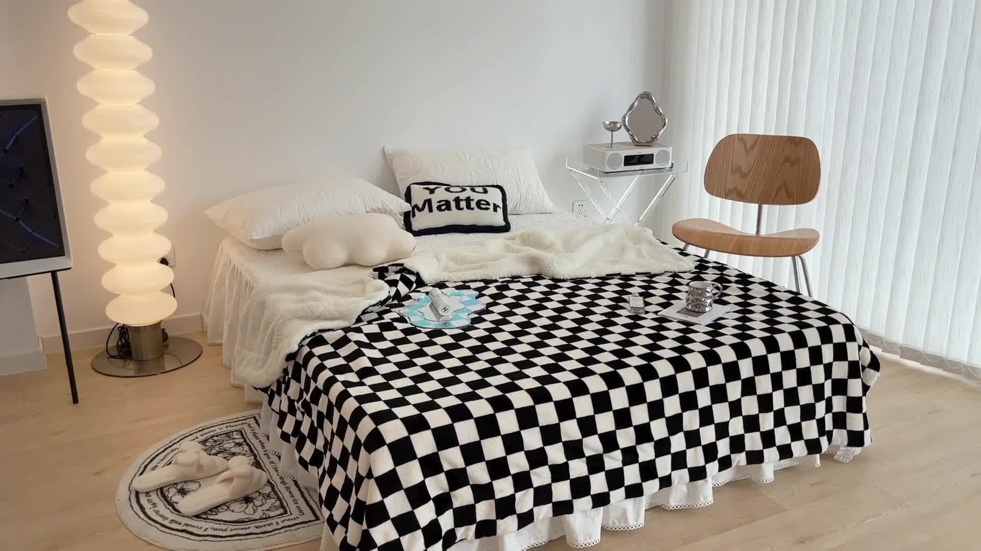 91家纺网 家纺一手货源 找家纺 昔可家纺 2021新款牛奶羊羔绒印花毯 棋盘格-黑
