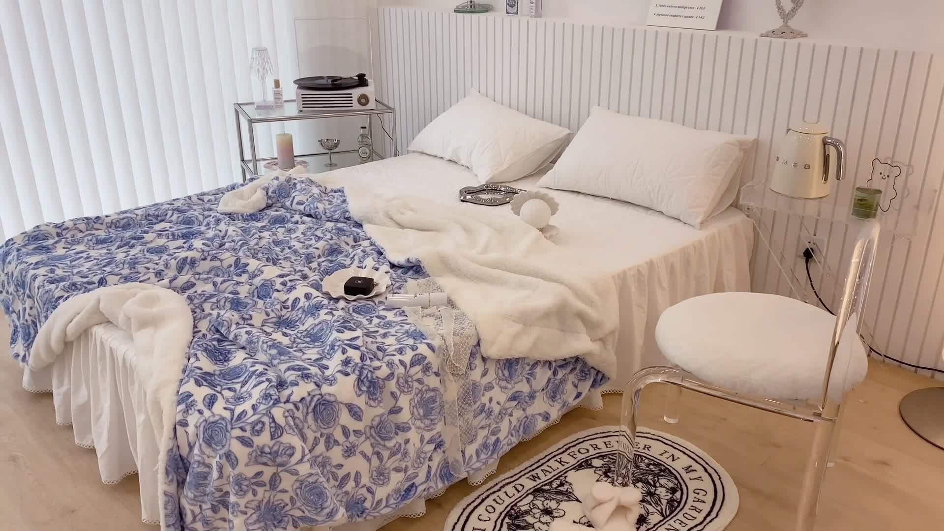 91家纺网 家纺一手货源 找家纺 昔可家纺 2021新款牛奶羊羔绒印花毯 手绘山茶蓝