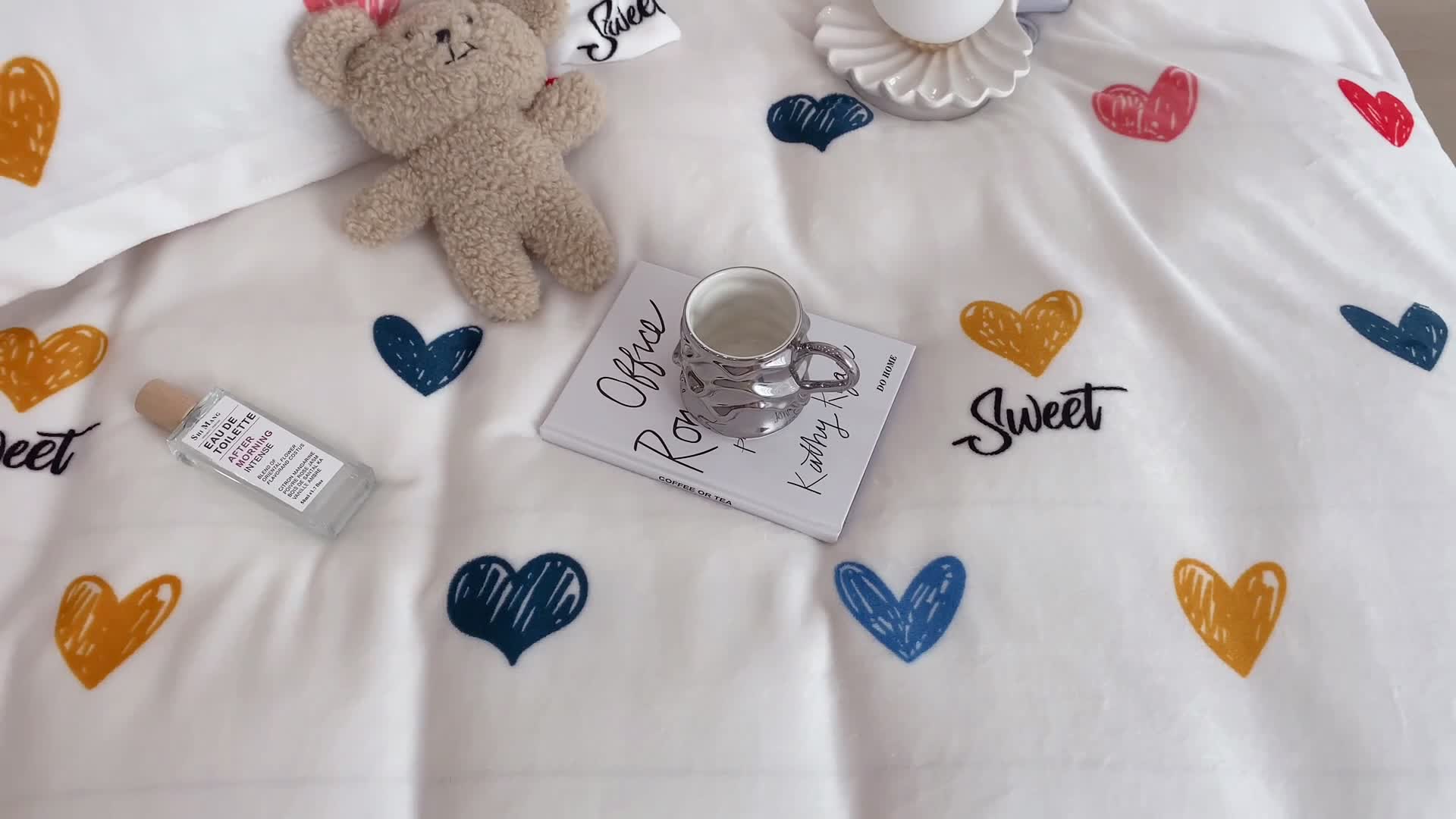 91家纺网 家纺一手货源 找家纺 昔可家纺 2021新款牛奶绒四件套-二批 涂鸦比心