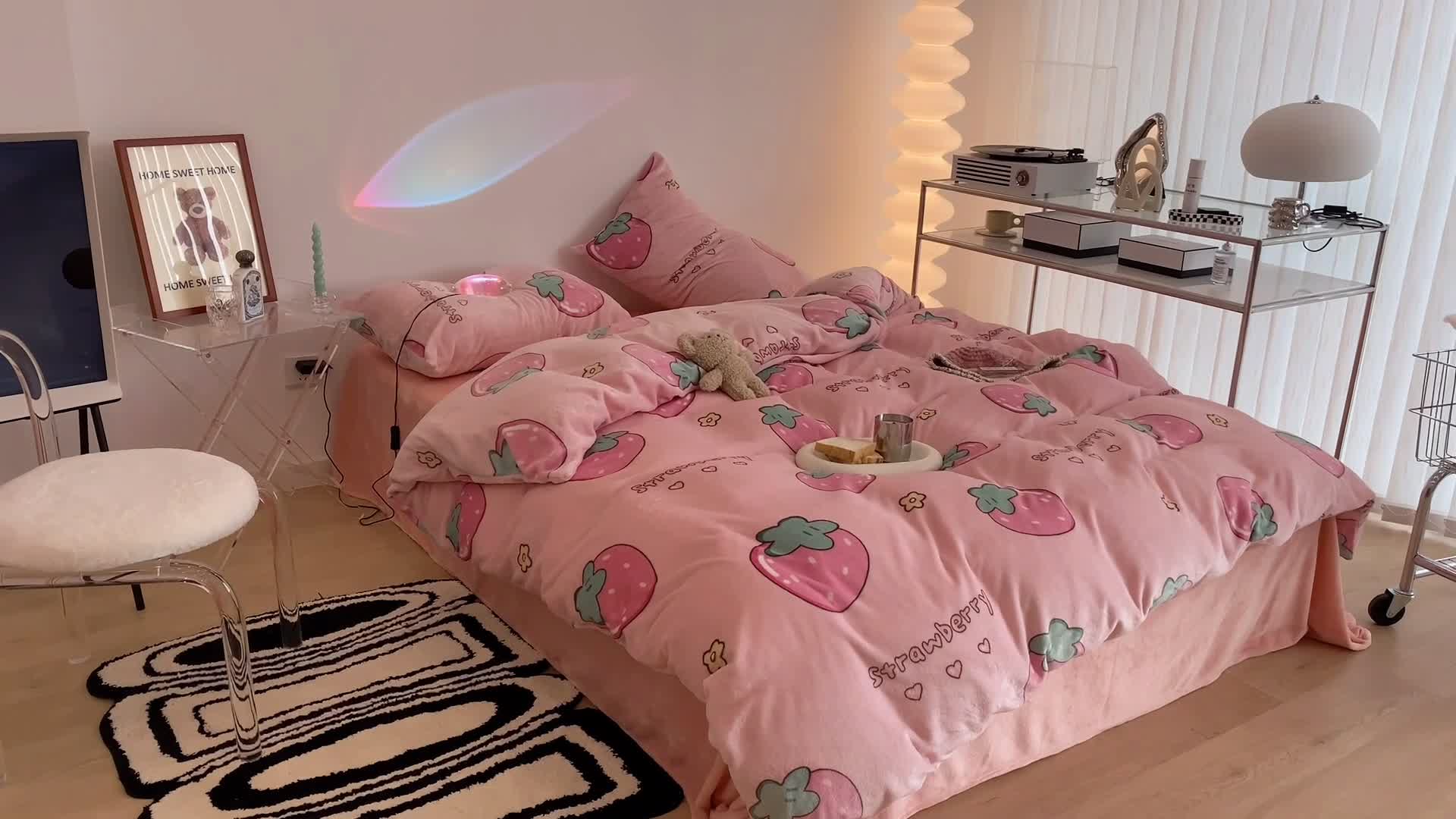 91家纺网 家纺一手货源 找家纺 昔可家纺 2021新款牛奶绒四件套-三批 花花大草莓