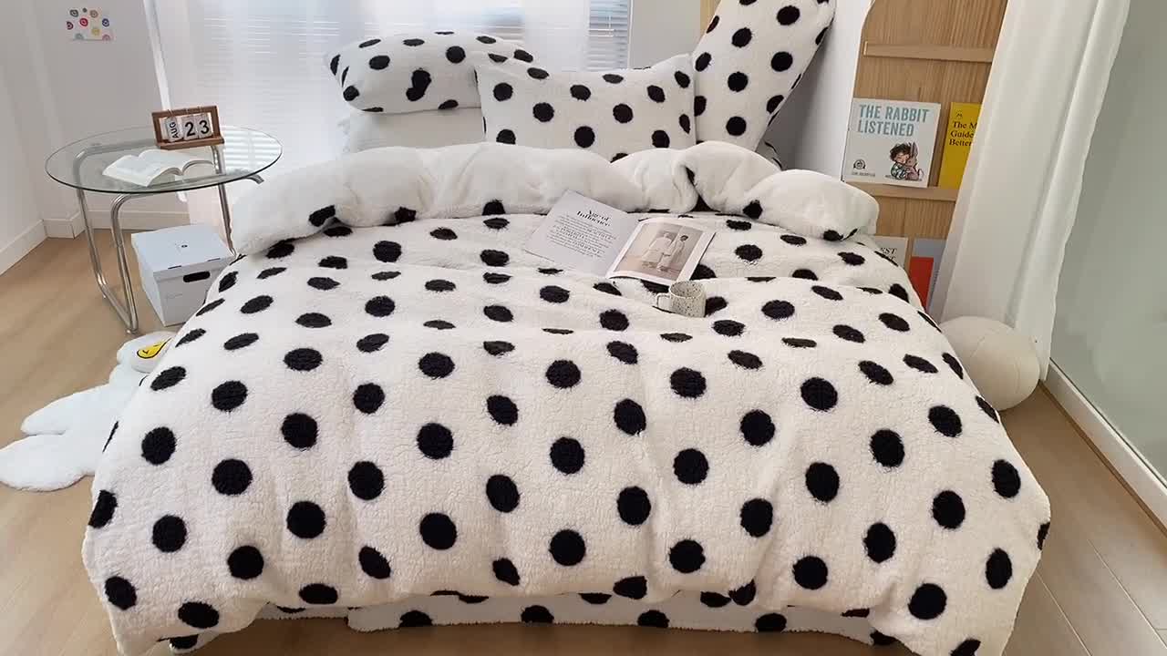 91家纺网 家纺一手货源 找家纺 昔可 2021新款泰迪羊羔绒四件套 黑白波点