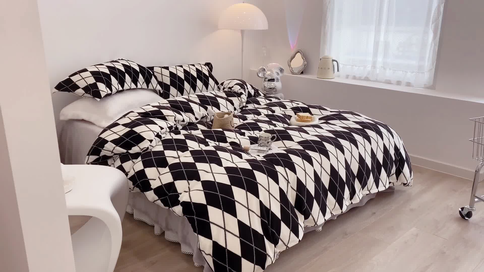 91家纺网 家纺一手货源 找家纺 昔可家纺 2021新款牛奶绒四件套-三批 菱格-黑白