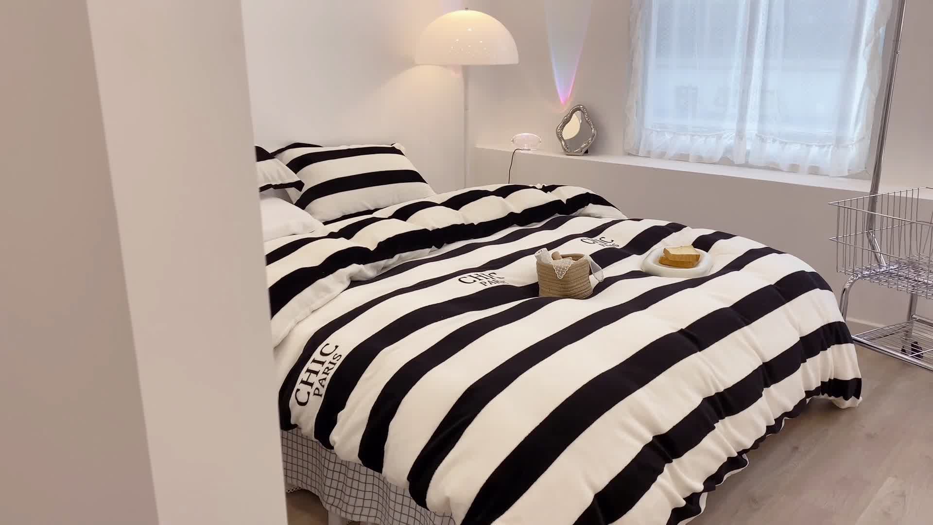 91家纺网 家纺一手货源 找家纺 昔可家纺 2021新款牛奶绒四件套-三批 条纹-黑白