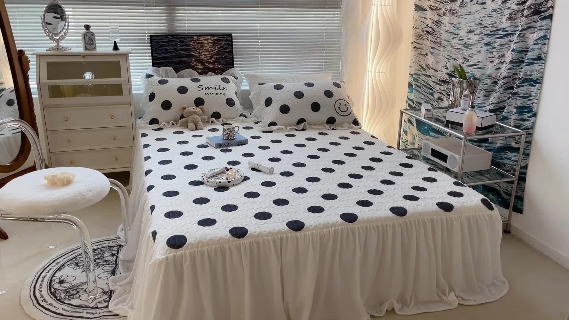 91家纺网 家纺一手货源 找家纺 昔可家纺 2021新款秋冬超仙牛奶宝宝绒床裙 大波点