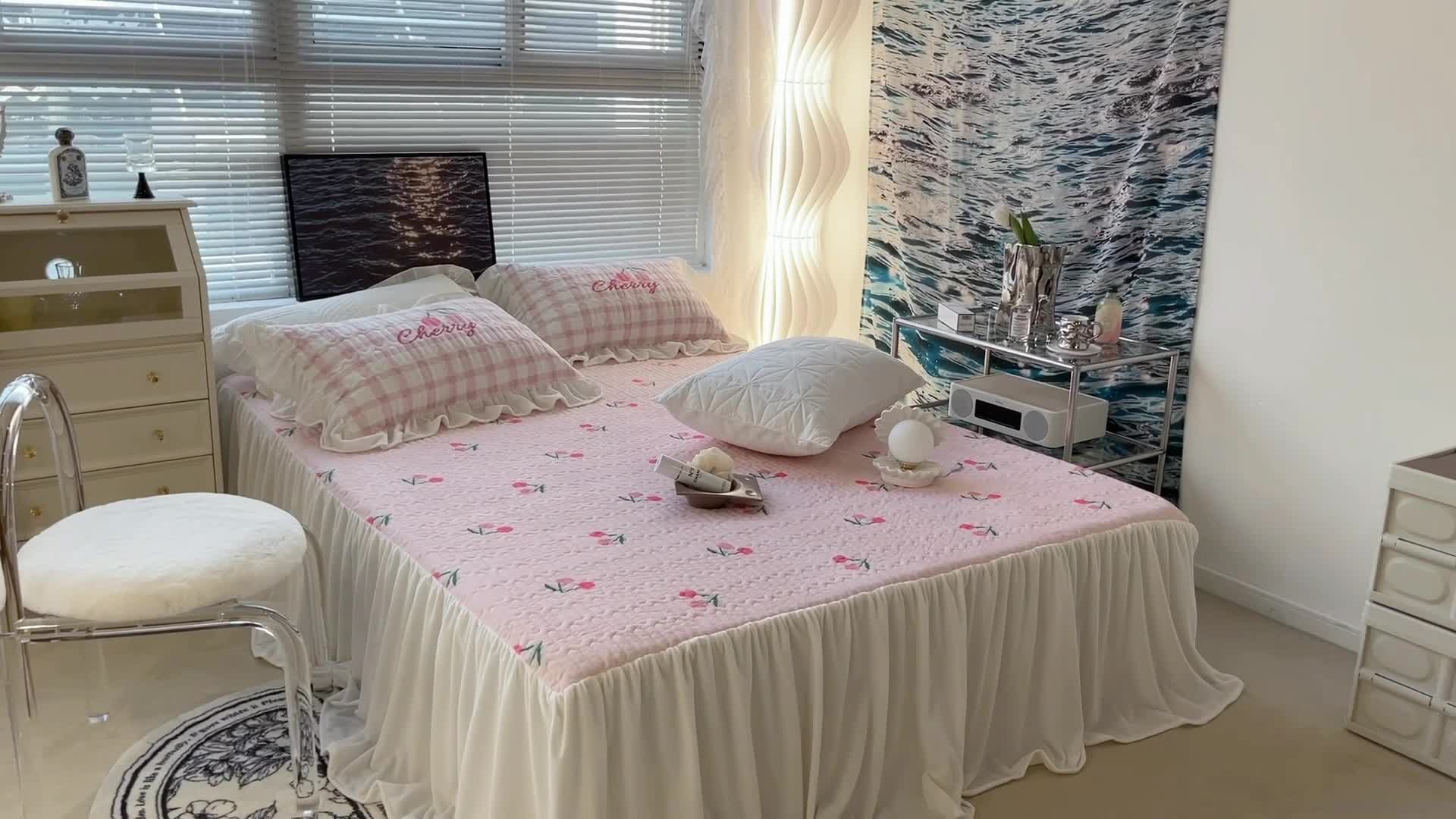 91家纺网 家纺一手货源 找家纺 昔可家纺 2021新款秋冬超仙牛奶宝宝绒床裙 少女心小樱桃