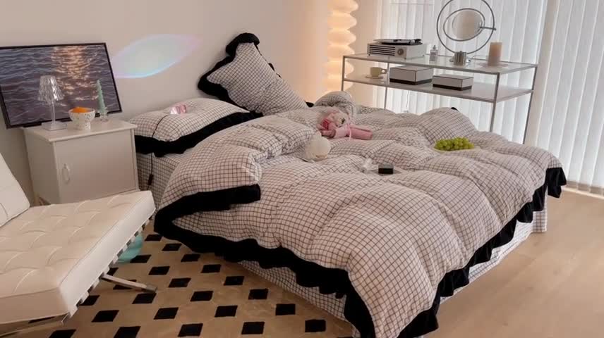 91家纺网 家纺一手货源 找家纺 昔可 2021新款黑色花边牛奶绒四件套 小小白格