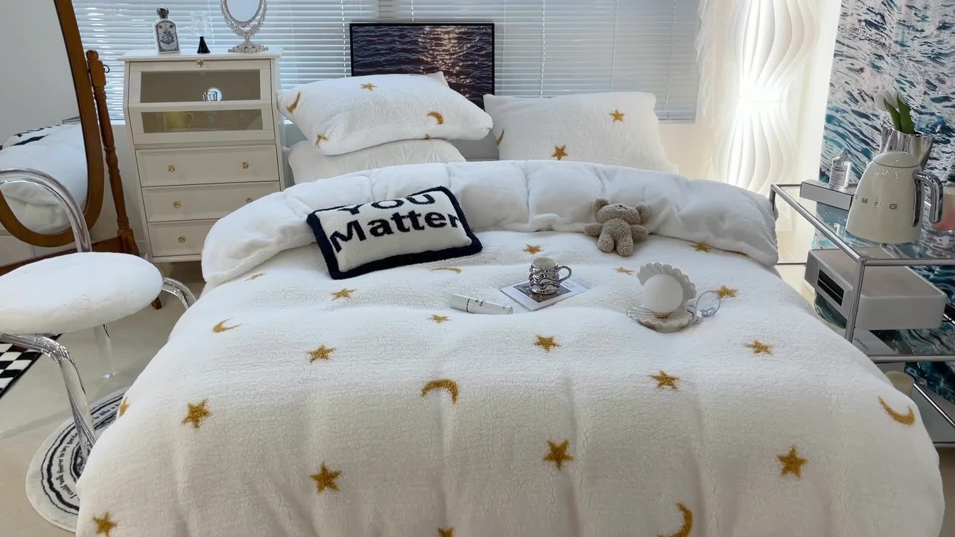 91家纺网 家纺一手货源 找家纺 昔可家纺 2021新款泰迪羊羔绒印花四件套金色星星月亮